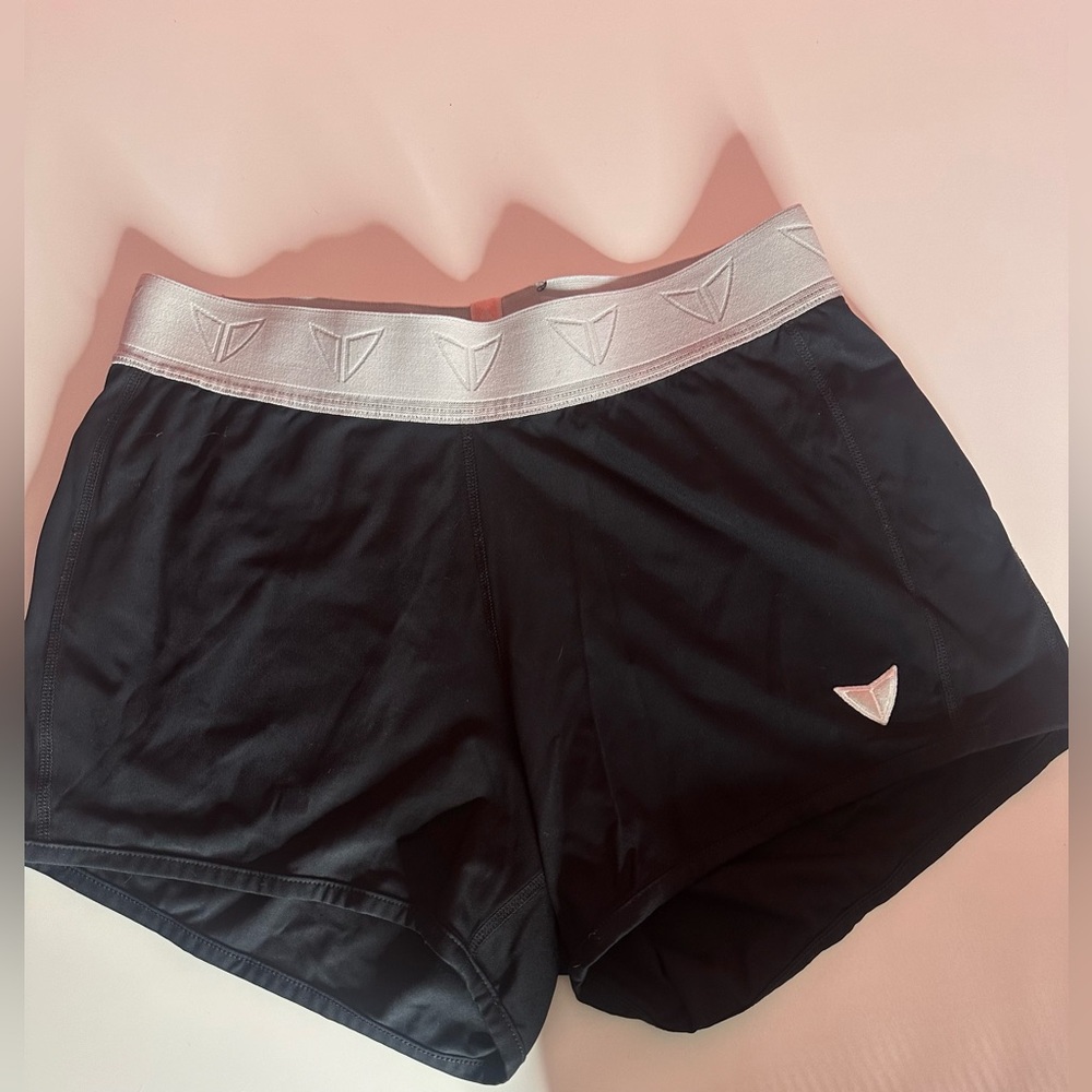 Women’s korsa black 4” shorts
